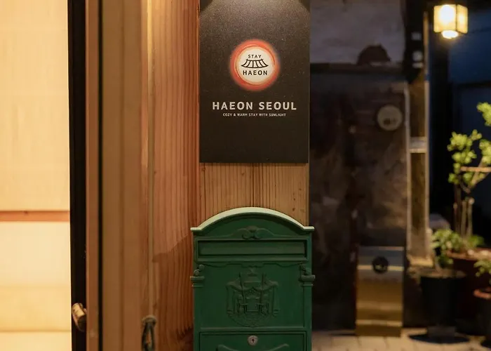 Haeon Seoul,2층 한옥 독채,서울 핫플 중심가에 위치,주요 핫플 도보 이동,테라스,지하철과공항버스5분,종로,익선동,경복궁,북촌한옥마을,명동 * 首爾