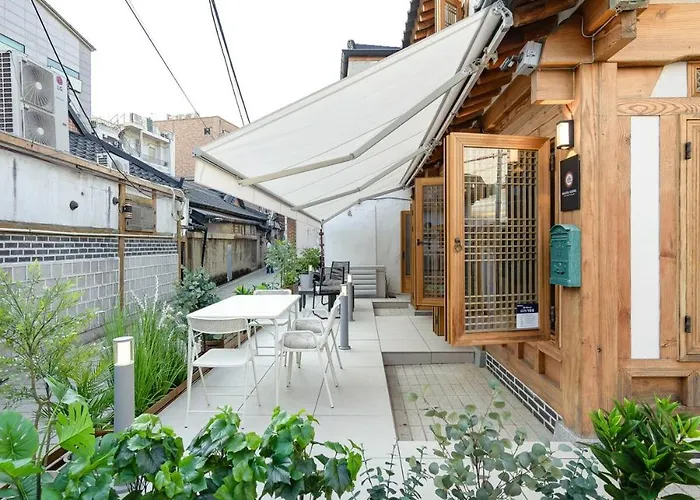 Haeon Seoul,2층 한옥 독채,서울 핫플 중심가에 위치,주요 핫플 도보 이동,테라스,지하철과공항버스5분,종로,익선동,경복궁,북촌한옥마을,명동 別墅 首爾